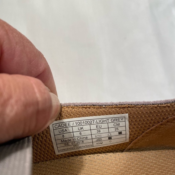 Vionic slip on shoes - Picture 4 of 5